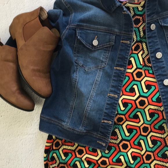 Carly XS Lularoe - Picture 1 of 2